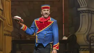 Backdrop to the movie "Tinsel Town" #599512