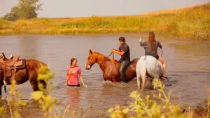 Backdrop to the movie "East of Wall" #617497