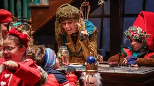 Backdrop to the movie "Elf Me" #331347