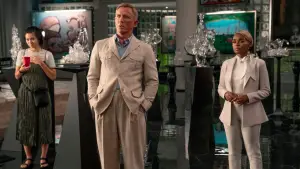 Backdrop to the movie "Glass Onion: A Knives Out Mystery" #592506