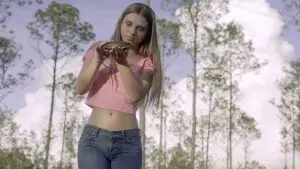 Backdrop to the movie "Roadkill" #759285