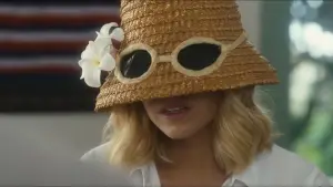 Backdrop to the movie "Aloha" #808733