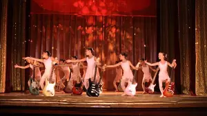 Backdrop to the movie "Uptown Girls" #810018