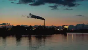 Backdrop to the movie "The Cloud Factory" #574465