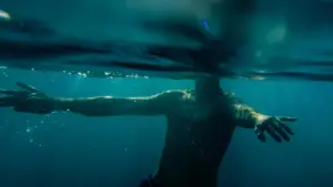 Backdrop to the movie "At Sea" #786897