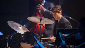 Backdrop to the movie "Whiplash" #565712