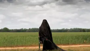 Backdrop to the movie "The Woman in the Yard" #612753