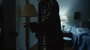 Backdrop to the movie "undertone" #560781