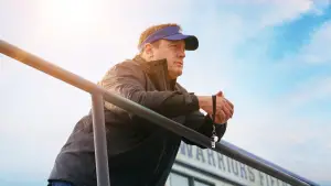 Backdrop to the movie "Home Team" #716382