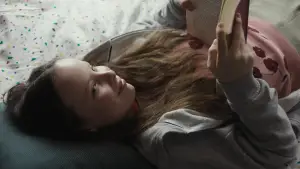 Backdrop to the movie "What Marielle Knows" #541036