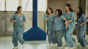 Backdrop to the movie "Sunshine Women