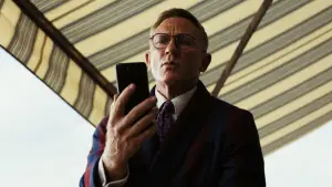 Backdrop to the movie "Glass Onion: A Knives Out Mystery" #592455