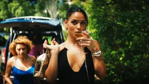 Backdrop to the movie "Blink Twice" #780310