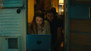 Backdrop to the movie "Sun Dogs" #620915