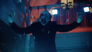 Backdrop to the movie "Renfield" #676247