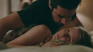 Backdrop to the movie "James White" #688001