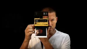 Backdrop to the movie "Blink Twice" #780305