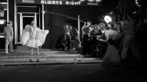 Backdrop to the movie "Blonde" #696884