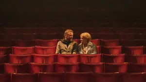 Backdrop to the movie "Tinsel Town" #599499