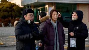 Backdrop to the movie "Moonlit Winter" #392404