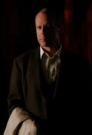 Poster to the movie "Lucky Number Slevin" #852574