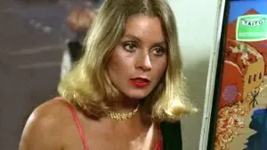 Backdrop to the movie "Cute But Ordinary" #699504