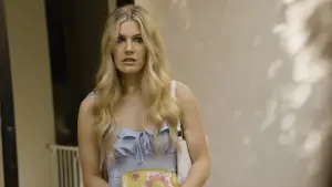 Backdrop to the movie "Shark Girl" #737316