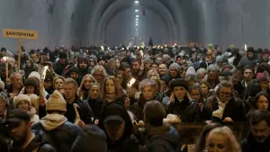 Backdrop to the movie "Spring Wind" #773945