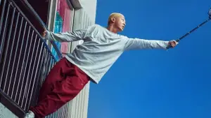 Backdrop to the movie "#Alive" #716531