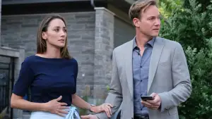 Backdrop to the movie "Glass Houses" #728241