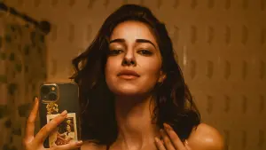 Backdrop to the movie "Kho Gaye Hum Kahan" #353384