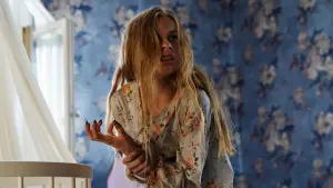 Backdrop to the movie "Hatching" #291984