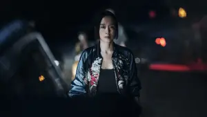 Backdrop to the movie "Revolver" #637207