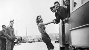 Backdrop to the movie "Never on Sunday" #483908