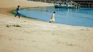 Backdrop to the movie "Taste and Tears" #576594