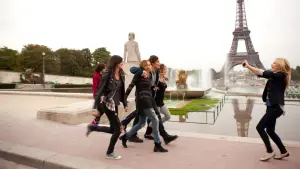 Backdrop to the movie "LOL" #302915