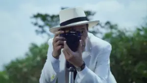 Backdrop to the movie "Woman of the Photographs" #393452