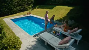 Backdrop to the movie "Babystar" #776328