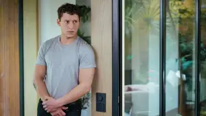 Backdrop to the movie "Un/Dressed" #686002