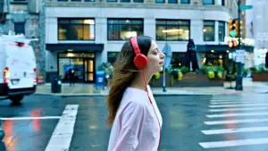 Backdrop to the movie "Almost Deserted" #801366