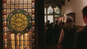 Backdrop to the movie "Ella Enchanted" #861506