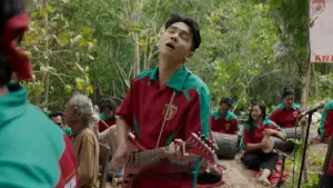 Backdrop to the movie "Levitating" #797984