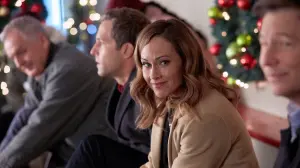 Backdrop to the movie "Reunited at Christmas" #426597