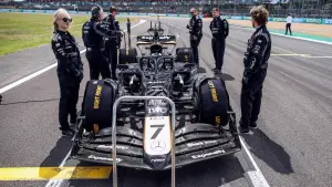 Backdrop to the movie "F1" #517640