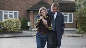 Backdrop to the movie "Broken" #695242