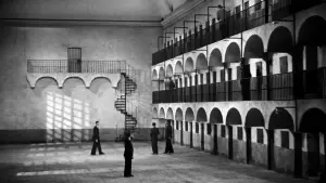 Backdrop to the movie "Shoeshine" #684613