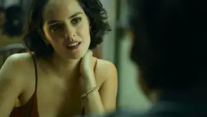 Backdrop to the movie "Emmanuelle" #589611