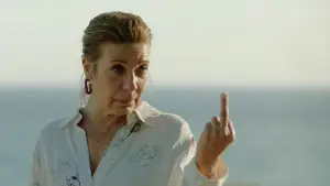 Backdrop to the movie "Casa en llamas" #789100