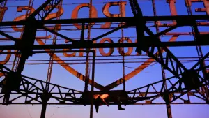 Backdrop to the movie "Nowhere" #685836