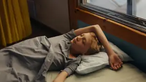 Backdrop to the movie "Close" #716963